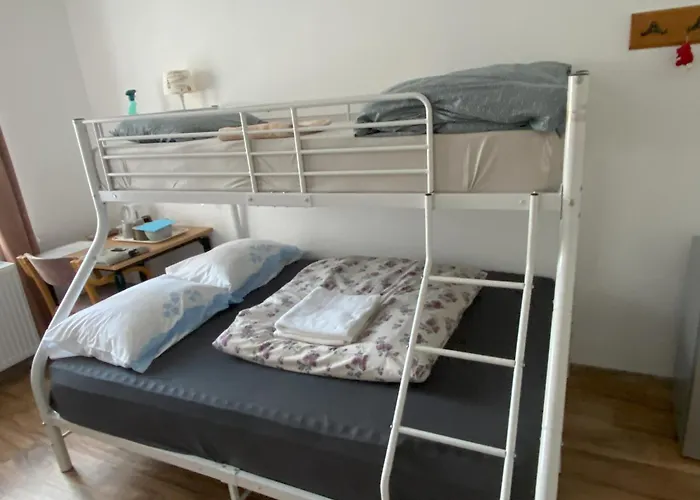 Base Camp ゲストハウス ポストイナ