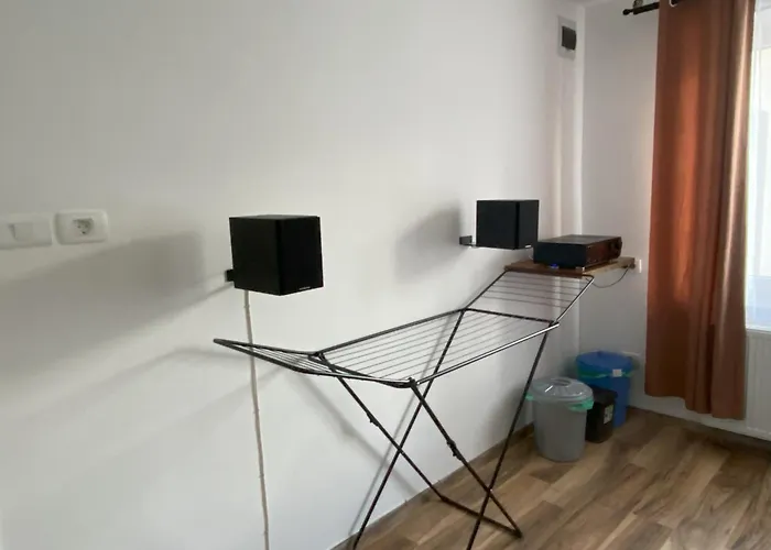 招待所 Base Camp 波斯托伊纳