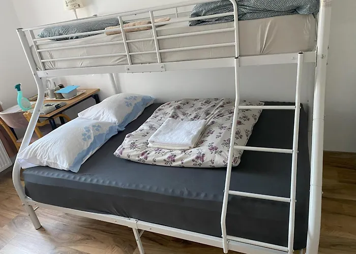 Base Camp 波斯托伊纳