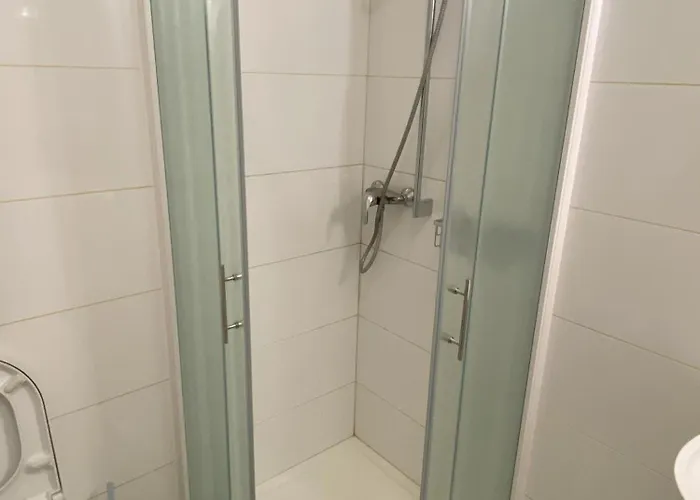 招待所 Base Camp 波斯托伊纳